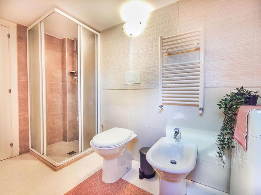Casa Chiara In Centro Con Corte Privata San Benedetto del Tronto Exterior photo